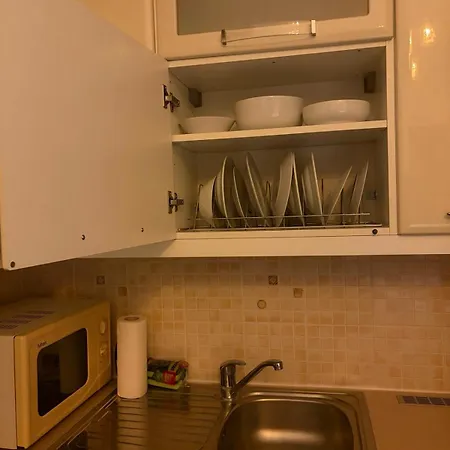 Antonia's * Yimnón
